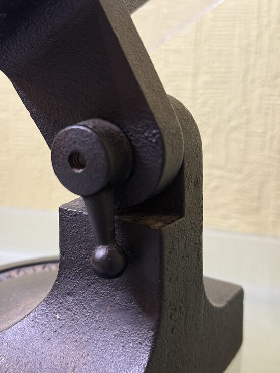 Чугунный штатив