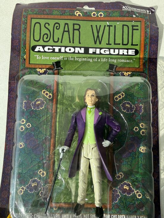 фигурка Оскара Уайльда