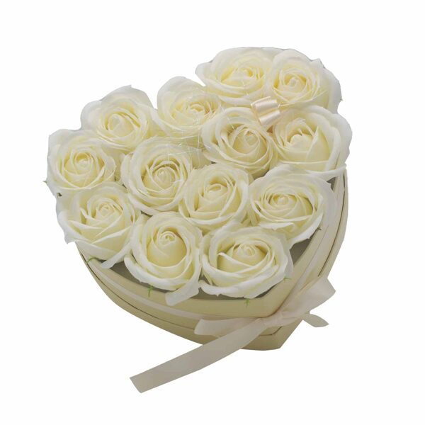 Ziepju ziedu pušķis 13 cream roses- Heart (GSFB-08)